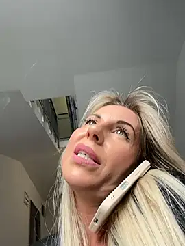 Snapshot of LisaMurr chatting on May 27, 11:51 am LisaMurr online show from May 27, 11:51 am