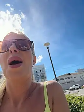 Snapshot of LisaMurr chatting on June 3, 12:41 pm LisaMurr online show from June 3, 12:41 pm