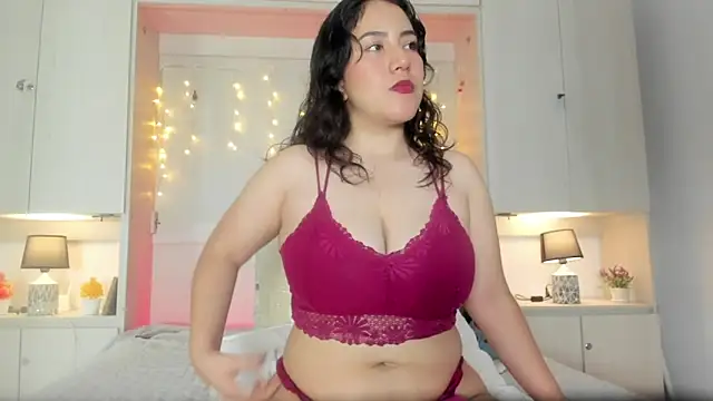Snapshot of ElaRey_ chatting on May 8, 12:32 pm ElaRey online show from May 8, 12:32 pm