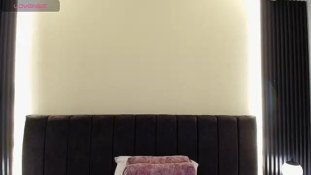 MoriahStorm online show from April 21, 12:33 pm