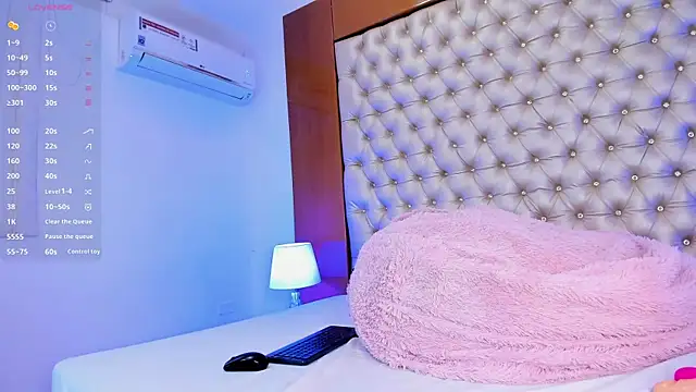 IsabellaaLux  online show from March 12, 7:53 pm