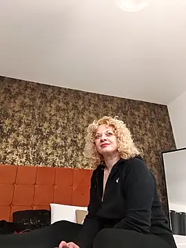 LaireeFelini online show from March 1, 7:27 pm