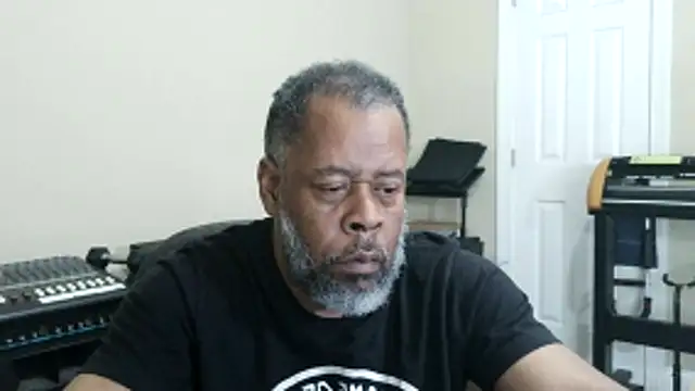 Cleozevo1961 online show from April 18, 7:58 pm