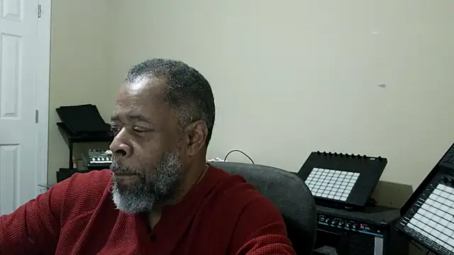 Cleozevo1961 online show from April 21, 4:34 pm