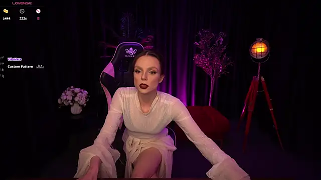 Snapshot of Wild_Alice_me chatting on July 23, 3:21 pm Wild Alice me online show from July 23, 3:21 pm