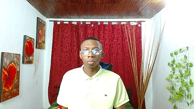 milo018 online show from April 18, 8:31 pm