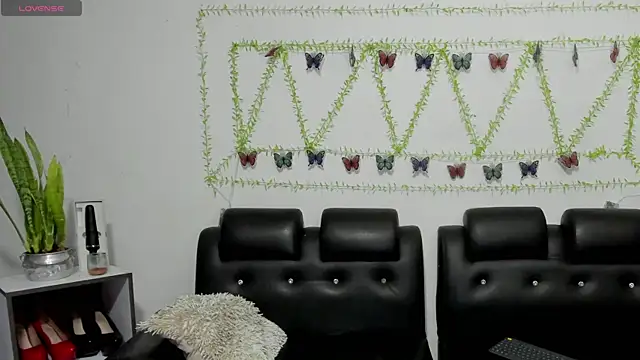 aria-voss online show from April 13, 11:54 pm