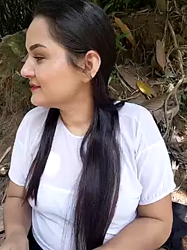 yissela92 online show from February 20, 6:19 pm