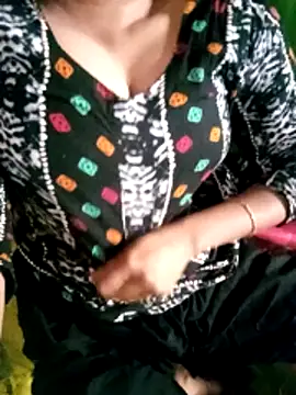 BreezySexyGirl69 online show from April 1, 8:48 am