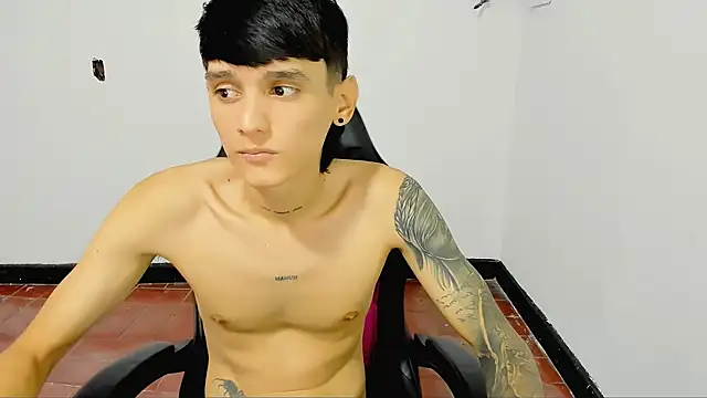 Snapshot of BOY-767 chatting on May 22, 9:31 pm BOY-767 online show from May 22, 9:31 pm