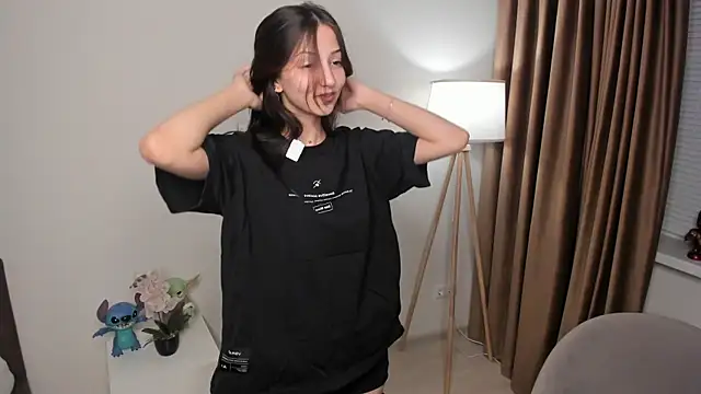 littleevilon online show from March 25, 8:59 pm