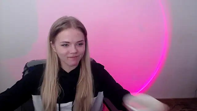 FoxiLana online show from March 5, 8:32 am