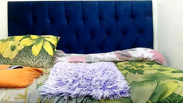 CurvyAssXX21 online show from March 28, 6:40 pm