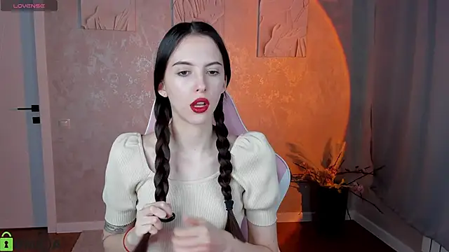 Snapshot of elise_robbie chatting on May 20, 5:30 pm elise robbie online show from May 20, 5:30 pm