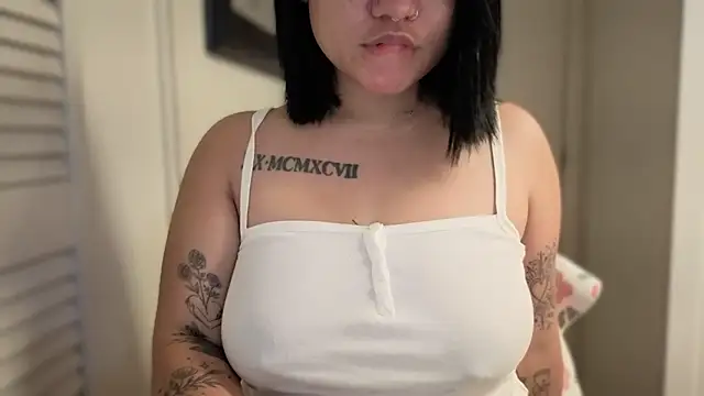 Snapshot of yourvibedealer chatting on May 26, 12:23 pm yourvibedealer online show from May 26, 12:23 pm