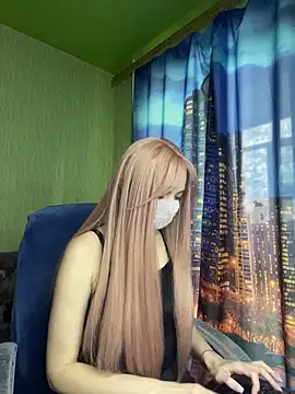 SophieBlackwood online show from April 18, 9:13 am