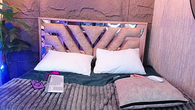 SophyAdams online show from April 21, 2:51 am