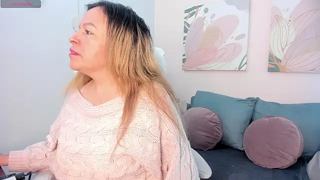 Ivonne 4 online show from March 4, 12:44 pm