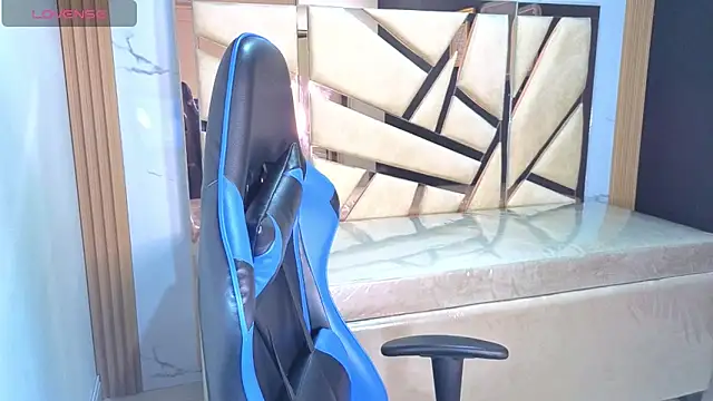 Kylia a online show from March 18, 8:01 pm