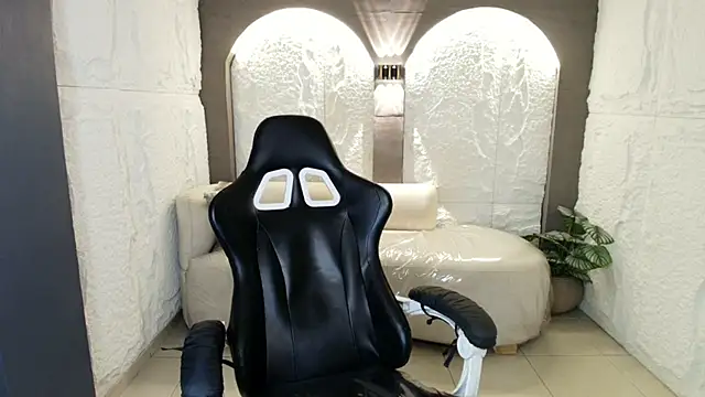 charlotte  r  online show from April 18, 8:42 pm