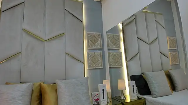 KarinaaCoxx online show from April 19, 12:37 pm