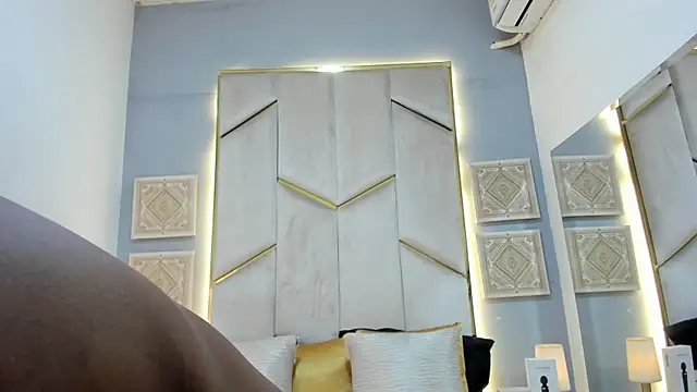 KarinaaCoxx online show from April 20, 12:30 pm