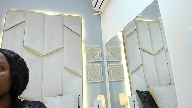 KarinaaCoxx online show from April 22, 12:39 pm