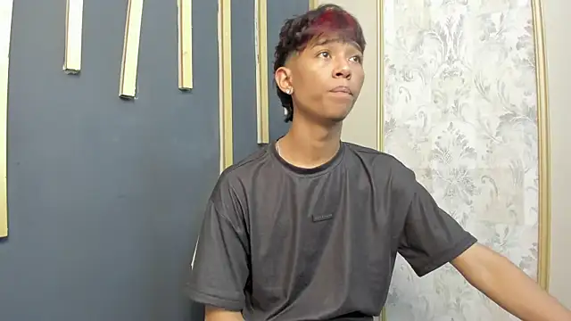 Little Twink19x online show from February 20, 7:03 pm