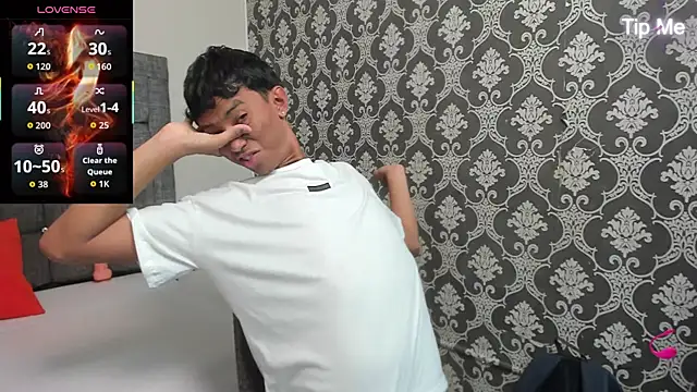 Little Twink19x online show from March 30, 7:15 pm