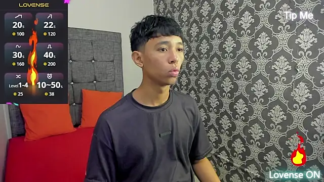 Little Twink19x online show from June 6, 7:40 pm
