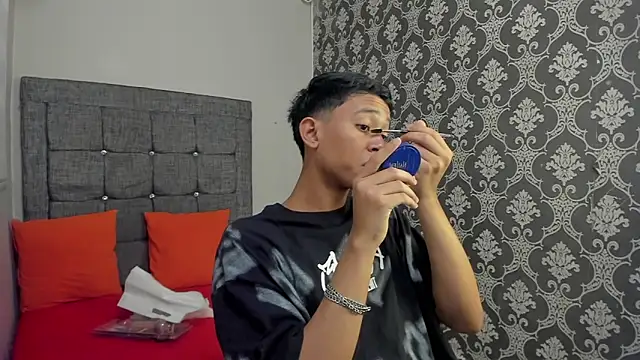 Little Twink19x online show from June 7, 7:28 pm