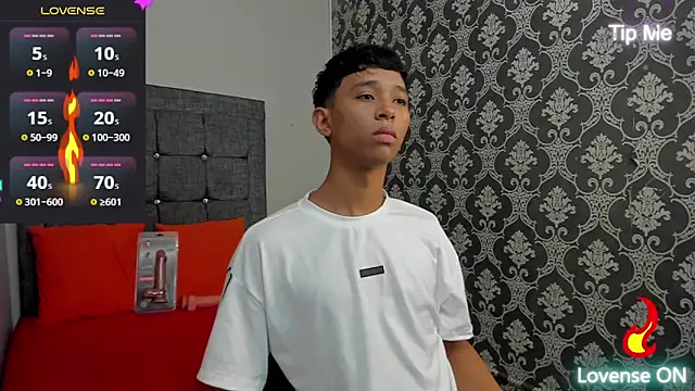 Little Twink19x online show from June 8, 7:25 pm