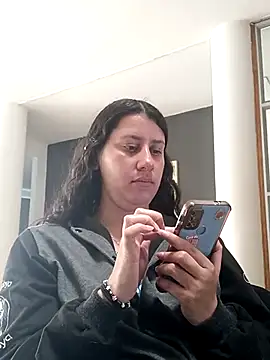 LunaDamasco online show from April 7, 7:03 pm