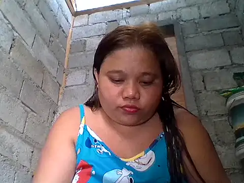 sweetlyn31 online show from June 7, 12:15 am