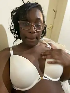 Snapshot of Sinfulwaterfalls chatting on April 15, 2:40 am Sinfulwaterfalls online show from April 15, 2:40 am