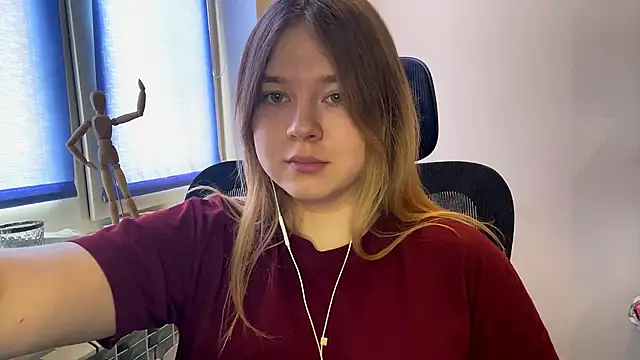 TomikoPfau online show from February 23, 9:06 am