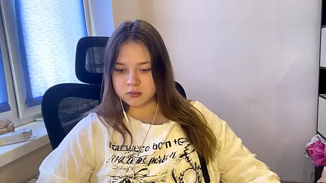 TomikoPfau online show from March 9, 7:56 am