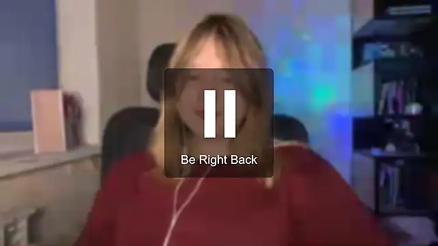 TomikoPfau online show from April 19, 6:10 pm