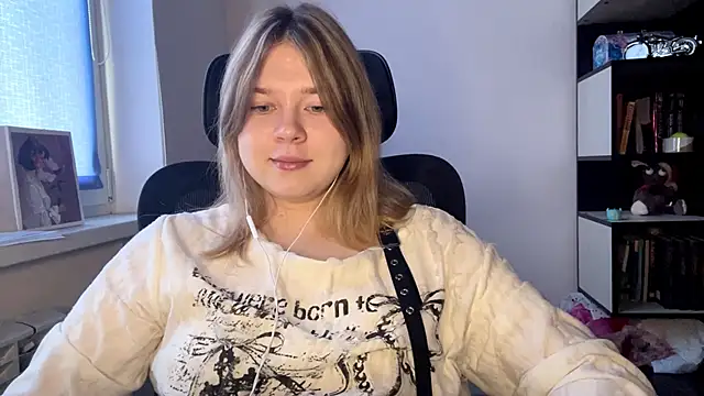 TomikoPfau online show from April 23, 9:19 am