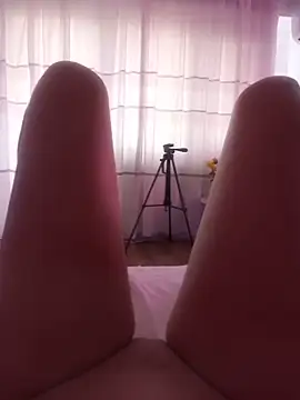 Snapshot of LauraDelightX chatting on July 1, 7:32 am LauraDelightX online show from July 1, 7:32 am