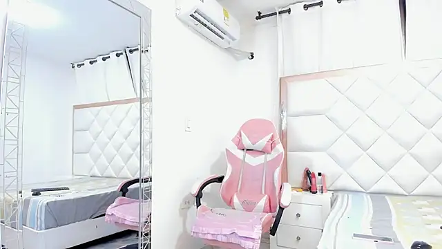 michelleblair1 online show from March 20, 1:27 pm