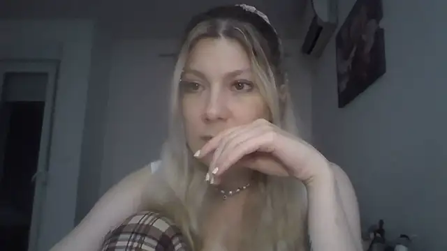 Foxy Bright online show from March 23, 7:07 pm