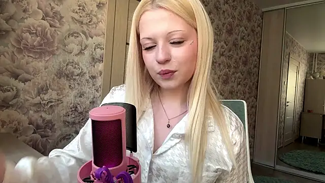 JeneeBIanks online show from April 3, 12:14 pm