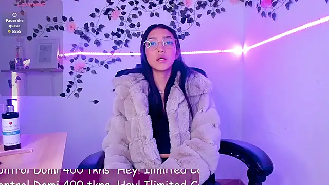 jaulyn 18 online show from April 22, 2:18 pm