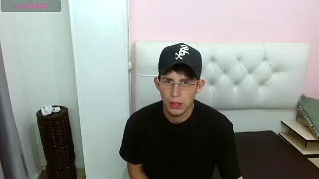 Snapshot of masterboyx chatting on March 9, 2:04 am masterboyx online show from March 9, 2:04 am