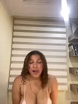 Snapshot of KendyLove_ chatting on April 25, 4:37 am KendyLove online show from April 25, 4:37 am