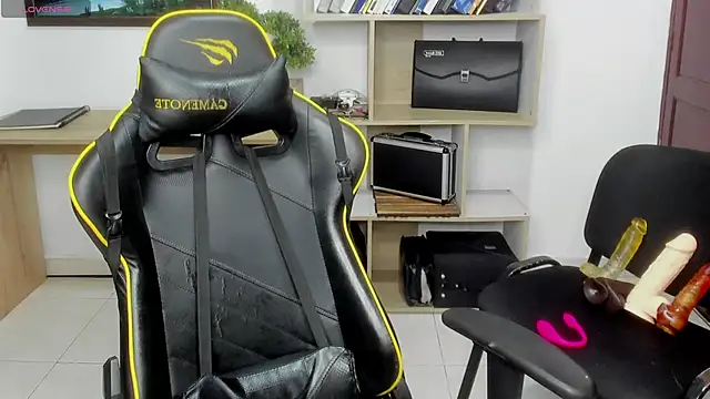 valeriavelasquez online show from March 25, 9:43 pm