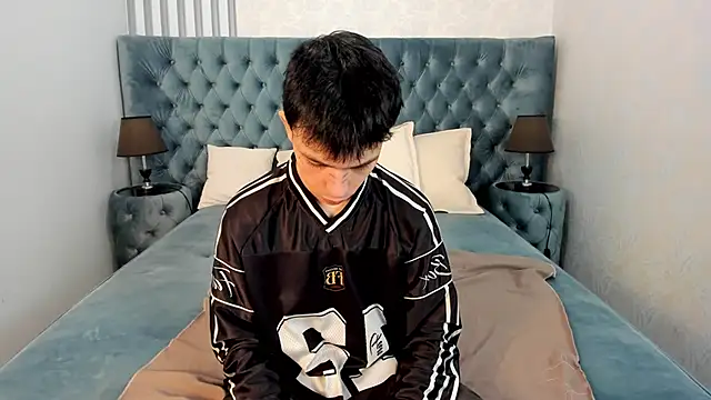 ClarkBev online show from April 22, 11:56 am