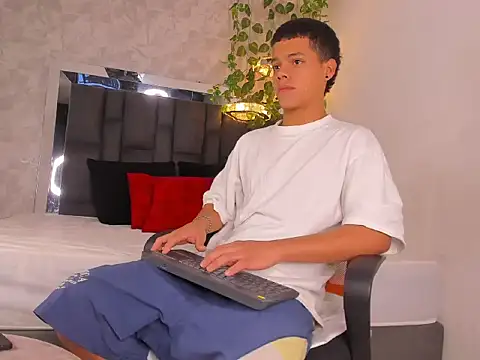 PATRIICKMILLER online show from March 3, 3:07 pm