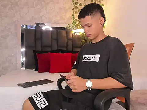 PATRIICKMILLER online show from March 4, 2:56 pm